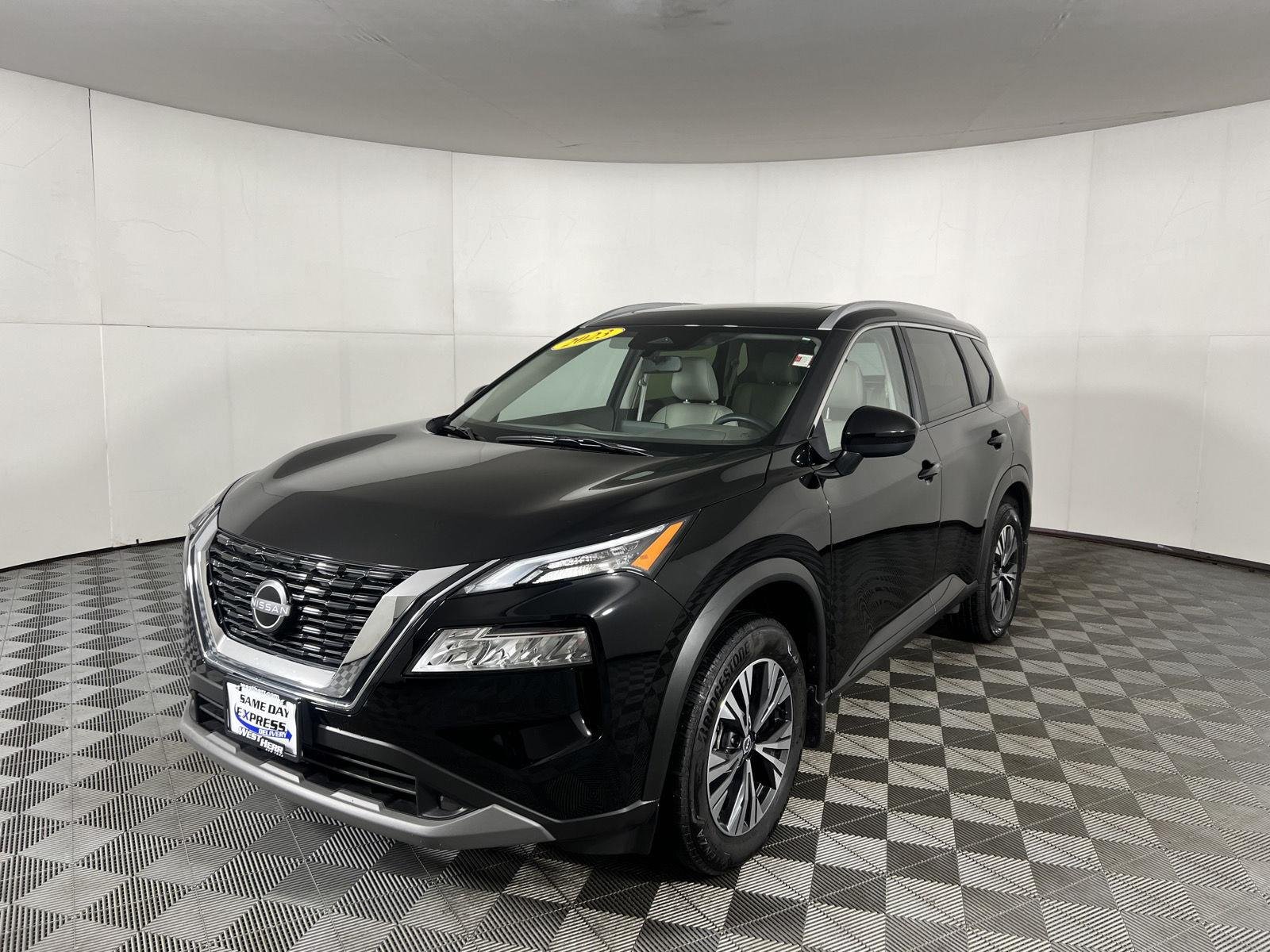 Used 2023 Super Black Nissan SV image 4