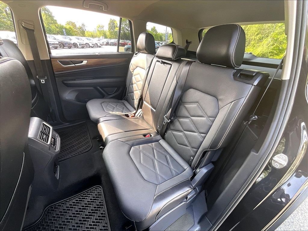 Used 2024 Black Volkswagen 2.0T SE w/Technology image 15