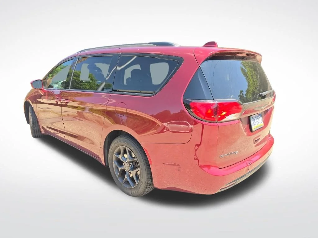 Used 2019 Red Chrysler Touring L Plus image 5