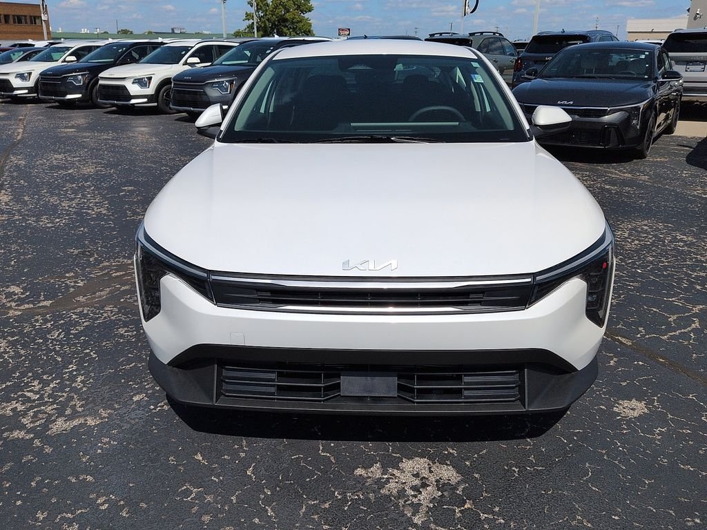 New 2026 Snow White Pearl Kia LX image 3