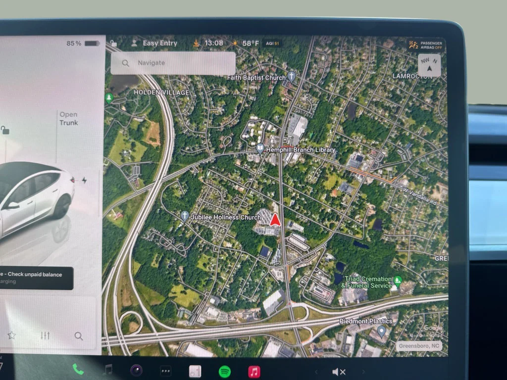Used 2022 White Tesla Base image 21