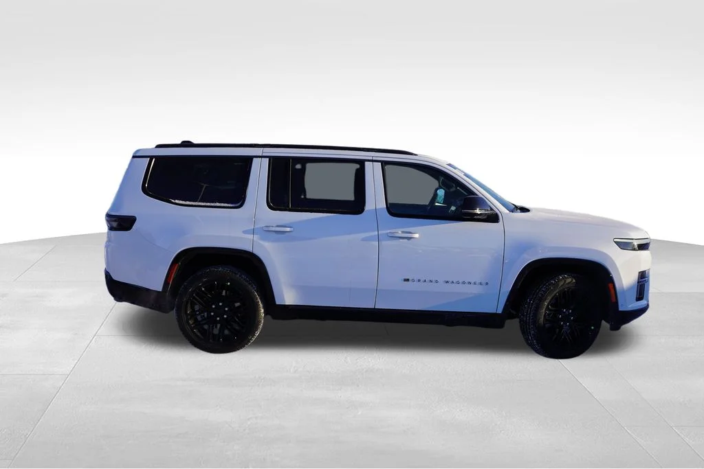 New 2026 Bright White Clear-Coat Exterior Paint Jeep Limited Reserve image 2