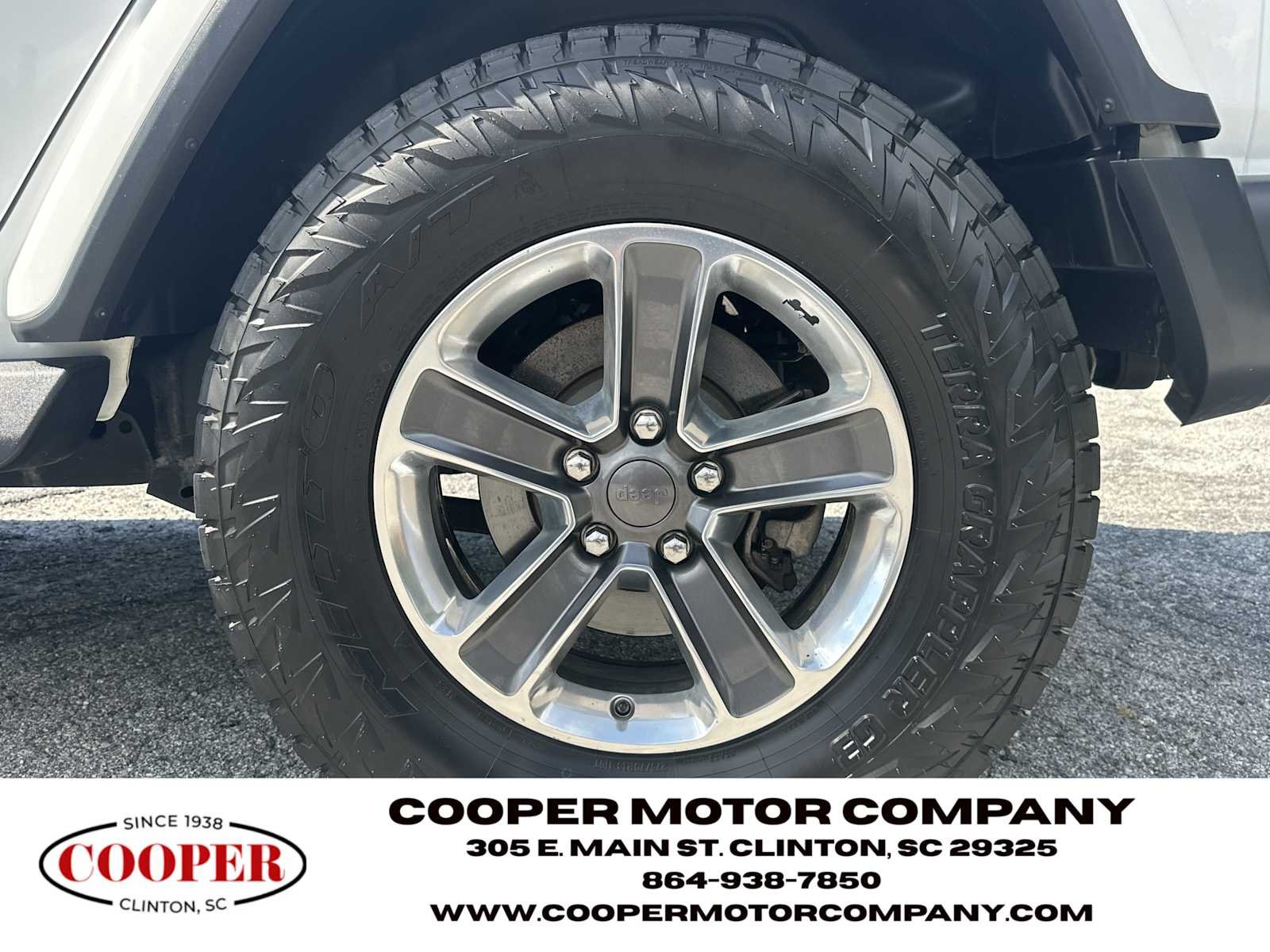 Used 2018 Bright White Clearcoat Jeep Sahara image 19