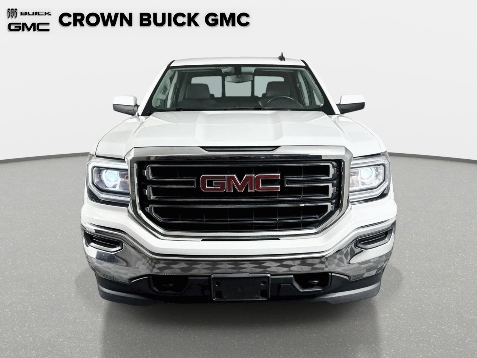 Used 2018 Summit White GMC SLE image 2