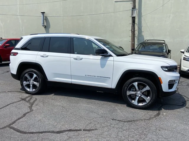 Used 2024 Bright White Clearcoat Jeep 4DR 4WD image 3