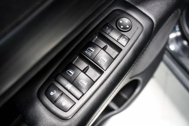 Used 2022 Black Jeep Laredo E image 19