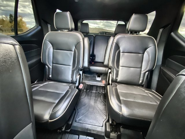 Used 2022 IRIDESCENT PEARL TRICOAT Chevrolet Premier image 23