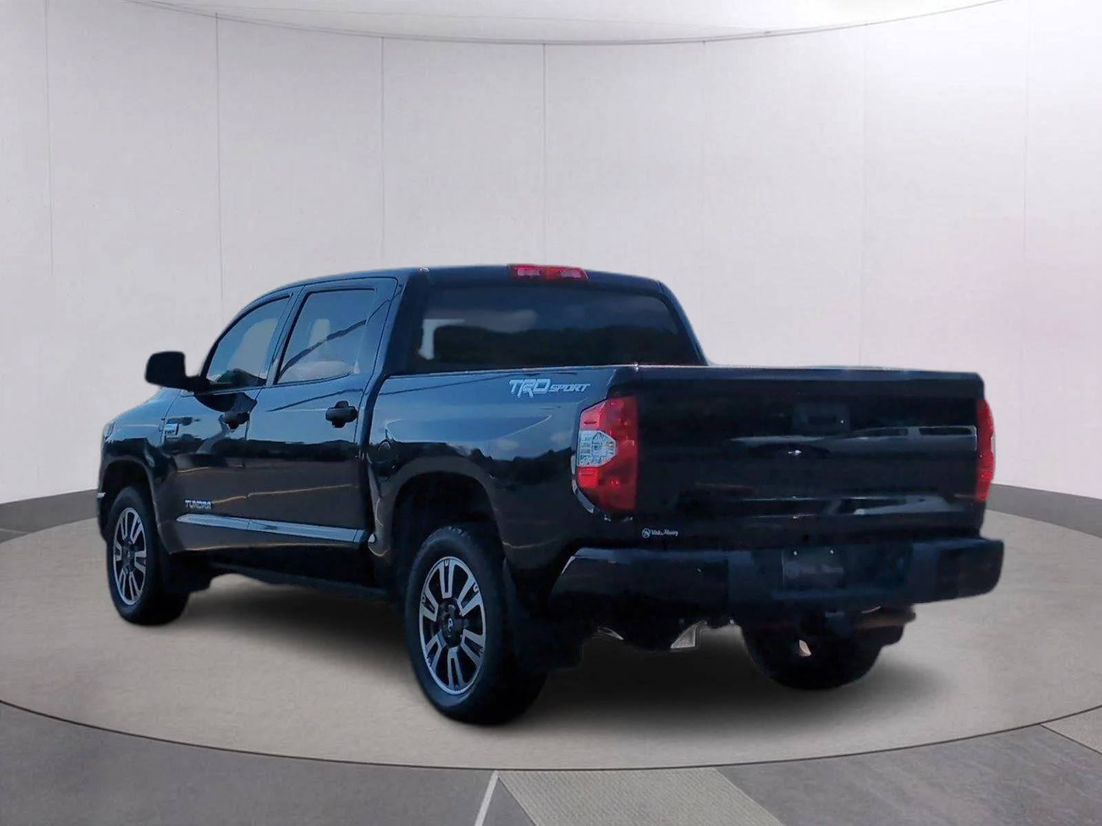 Used 2019 Midnight Black Metallic Toyota SR5 image 3