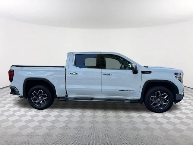 Used 2025 Summit White GMC SLT image 4