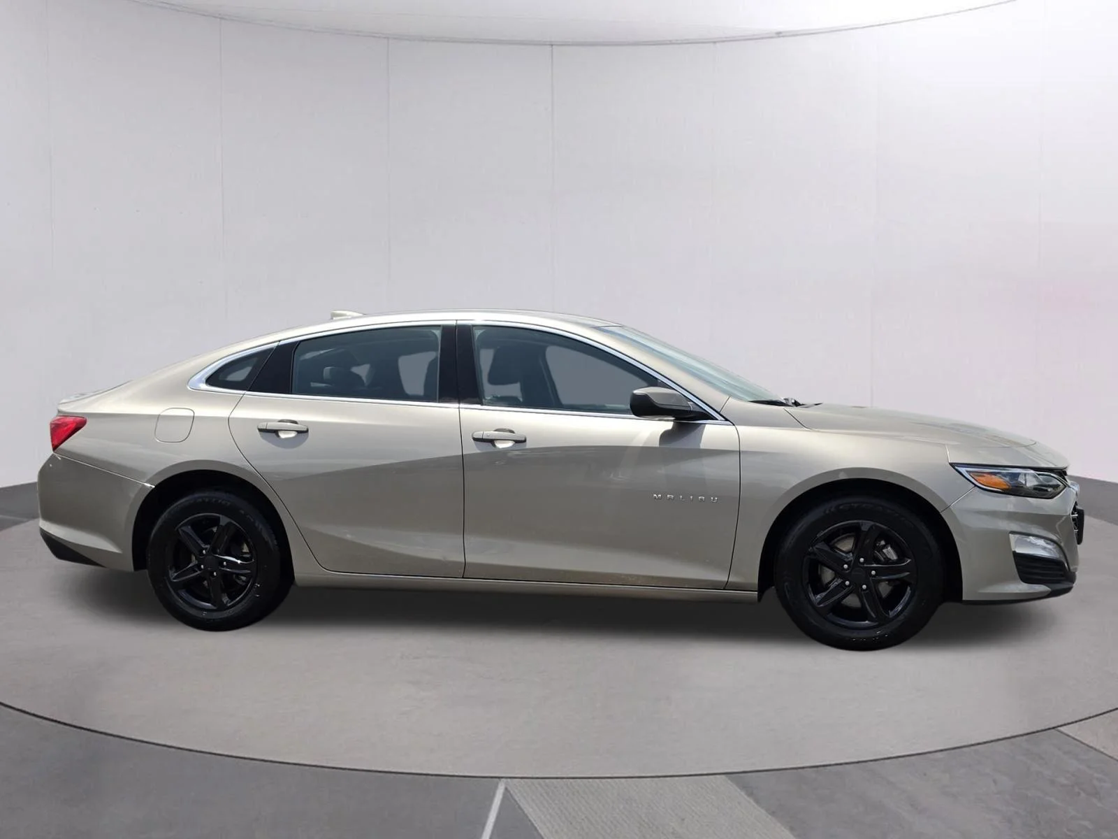 Used 2024 Mineral Gray Metallic Chevrolet LT image 5