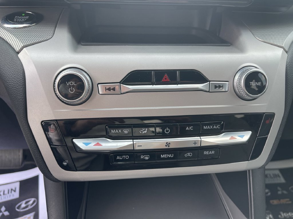 Used 2021 Silver Ford XLT image 19