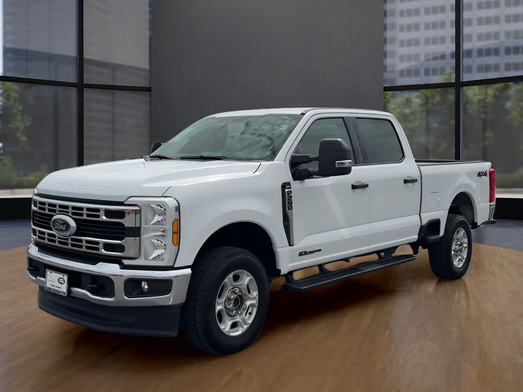 Used 2025 White Ford XLT image 1