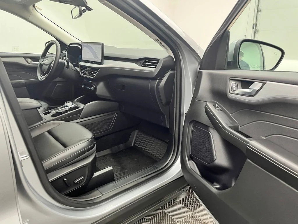 Used 2023 Silver Ford Platinum image 32