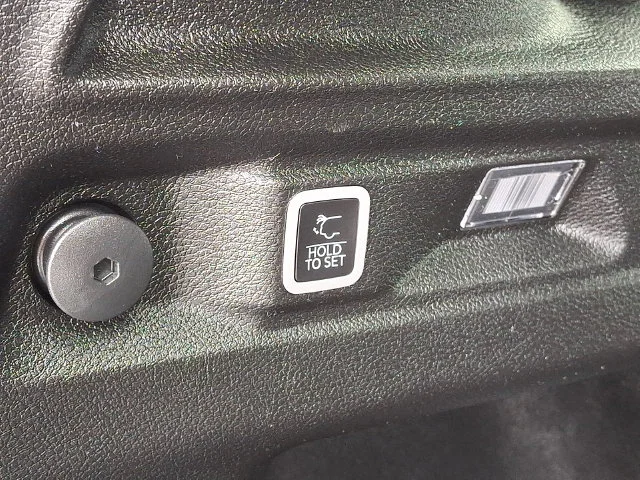 Used 2025 Black Jeep Laredo image 28