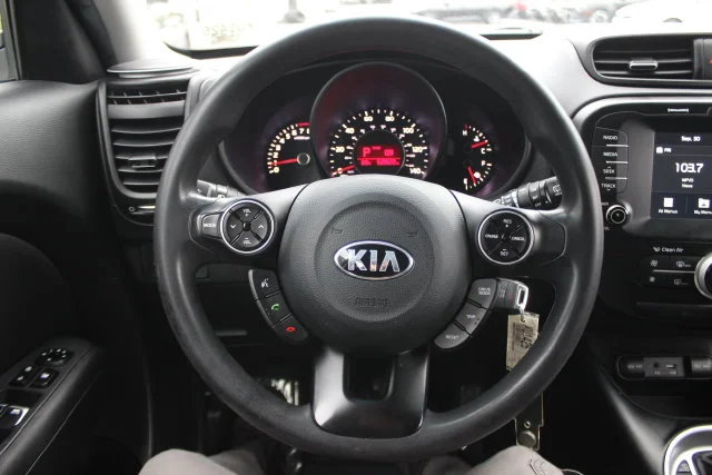 Used 2018 Green Kia Plus image 11
