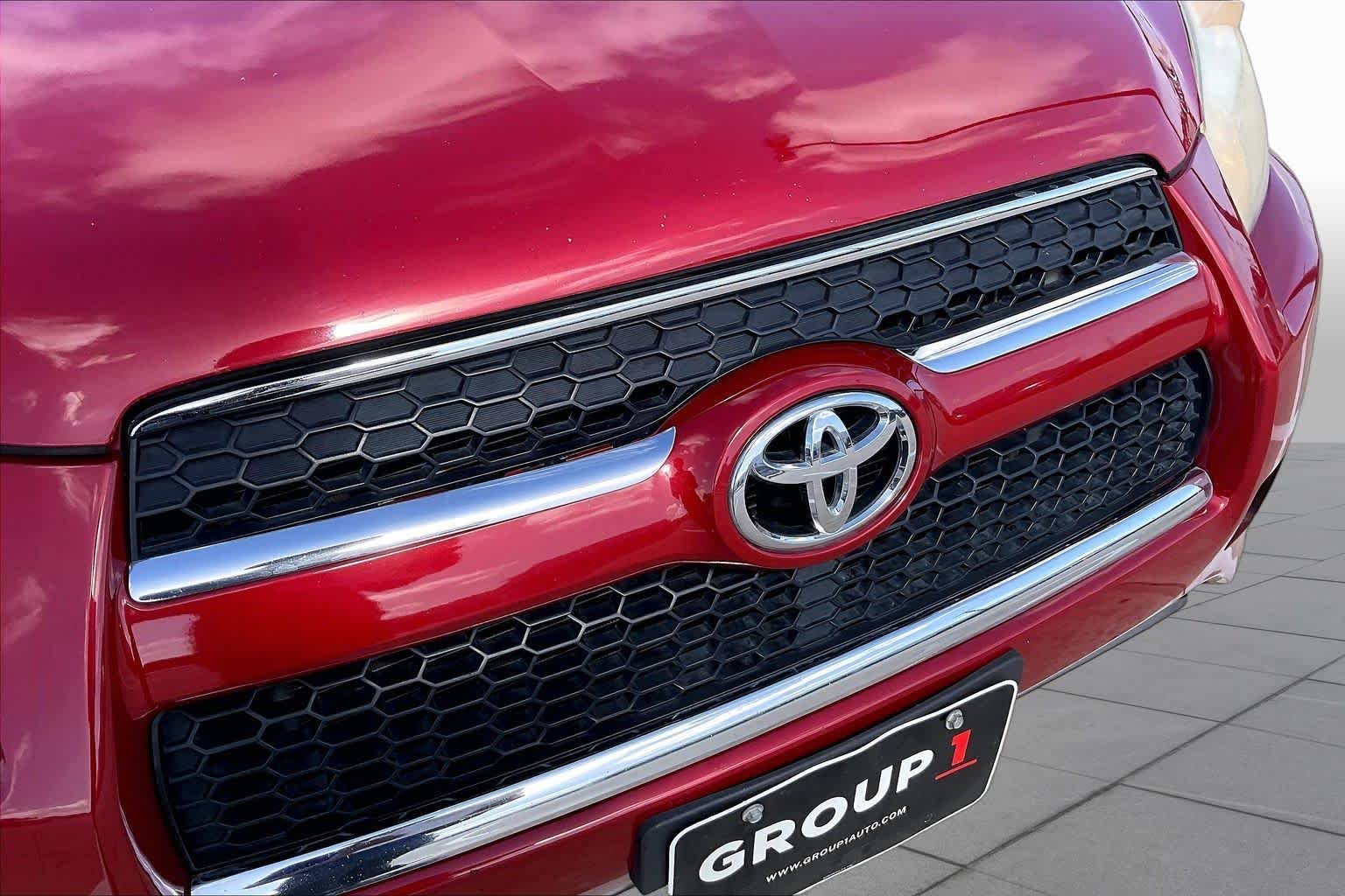 Used 2011 Barcelona Red Metallic Toyota Ltd image 27