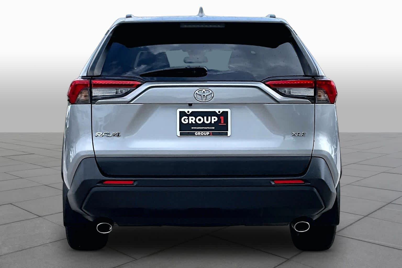 Used 2021 Silver Sky Metallic Toyota XLE Premium image 4