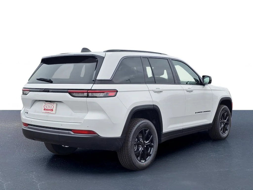 New 2026 Bright White Clear-Coat Exterior Paint Jeep Altitude image 8