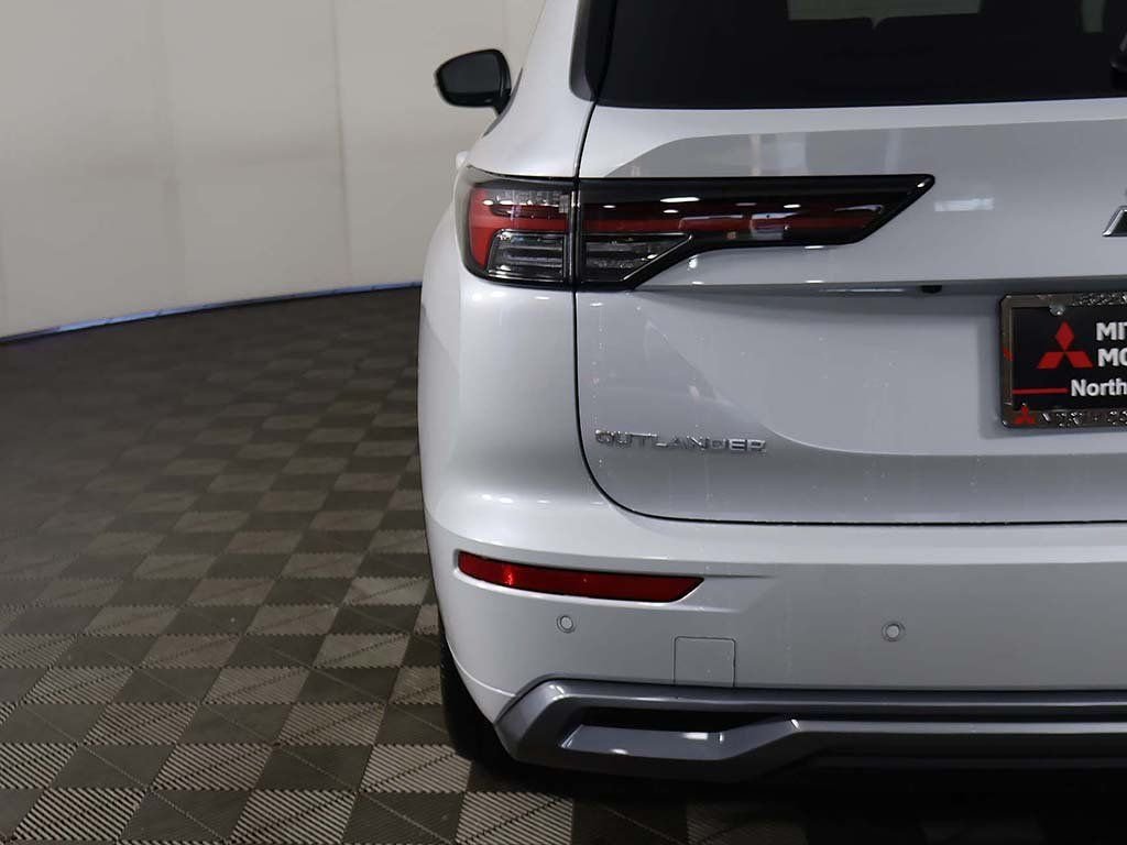 New 2026 White Mitsubishi SEL image 21
