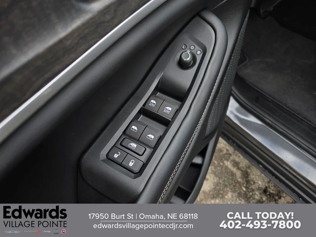 New 2026 Baltic Gray Metallic Clear-Coat Exterior Paint Jeep Laredo Altitude image 11
