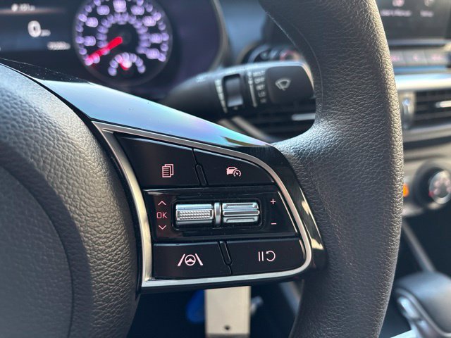 Certified Used 2022 Snow White Pearl Kia LXS image 17