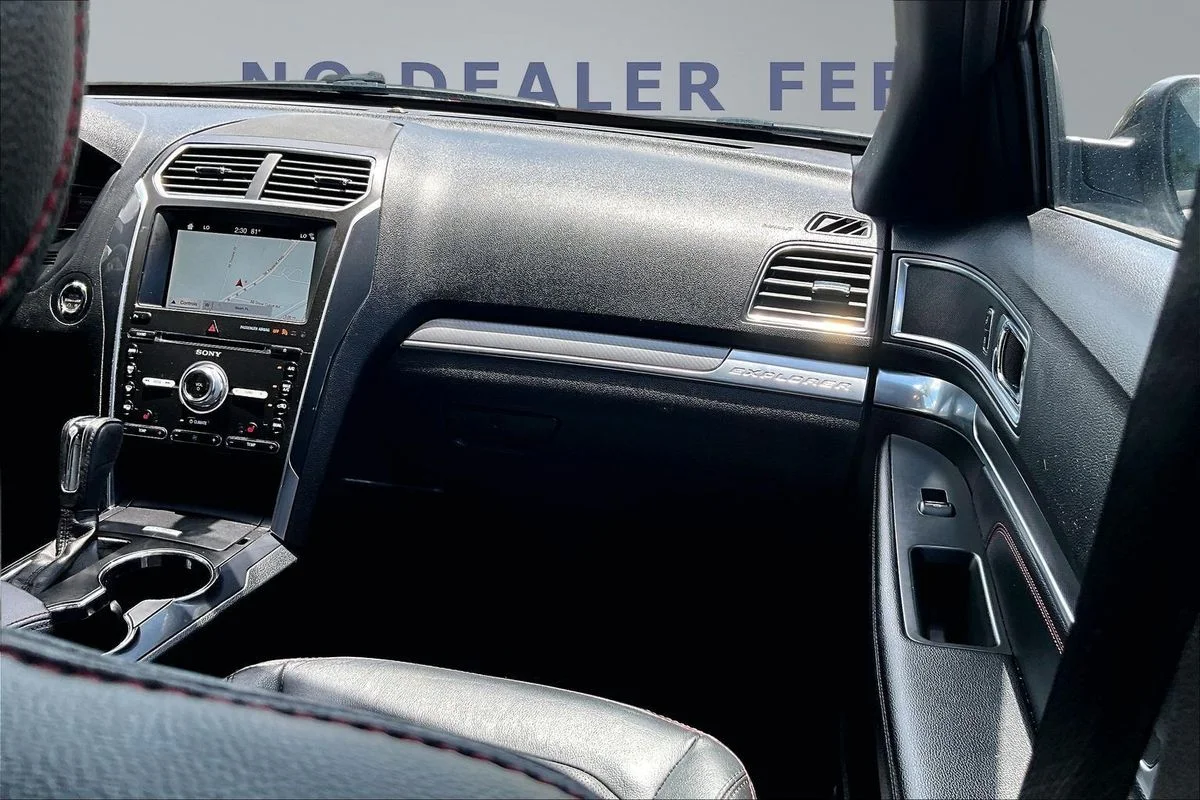 Used 2017  Ford Sport image 27