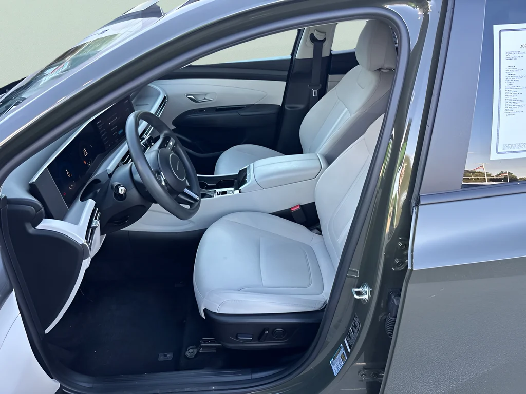 Used 2025 Green Hyundai SEL image 9