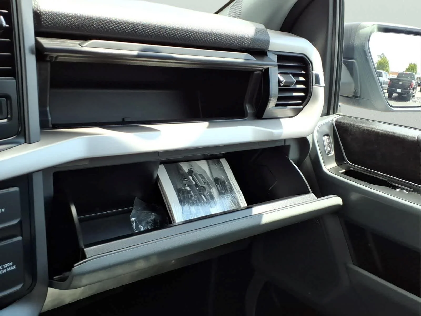 Used 2023 Avalanche Gray Ford XLT image 26
