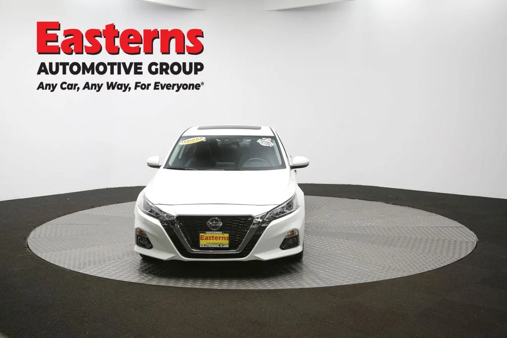 Used 2022 White Nissan 2.5 SL image 51