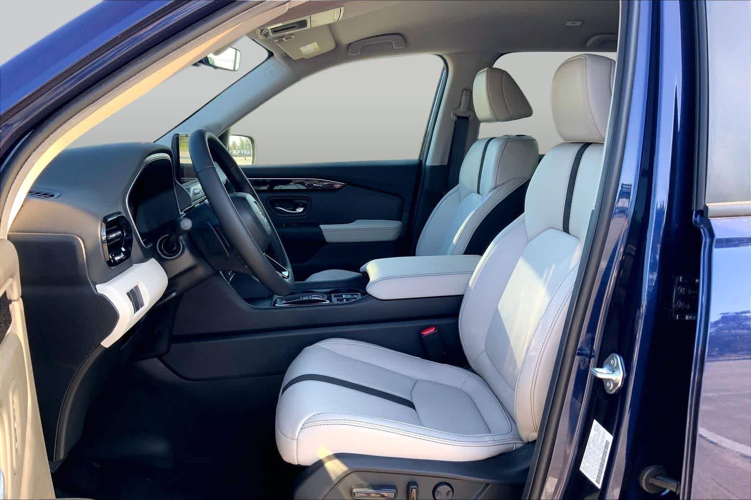 New 2026 Obsidian Blue Pearl Honda RTL image 9