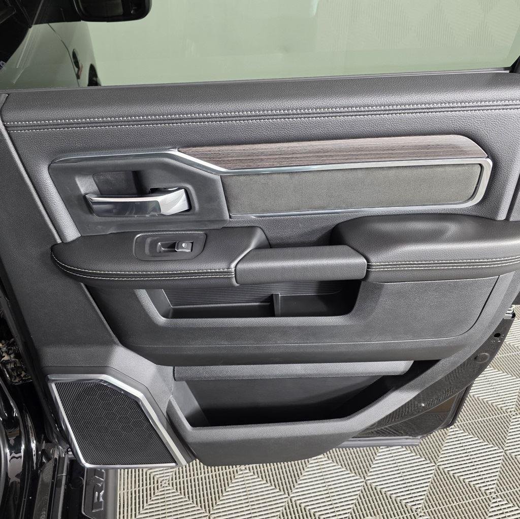 New 2025 Diamond Black Crystal Pearlcoat Ram Laramie image 21