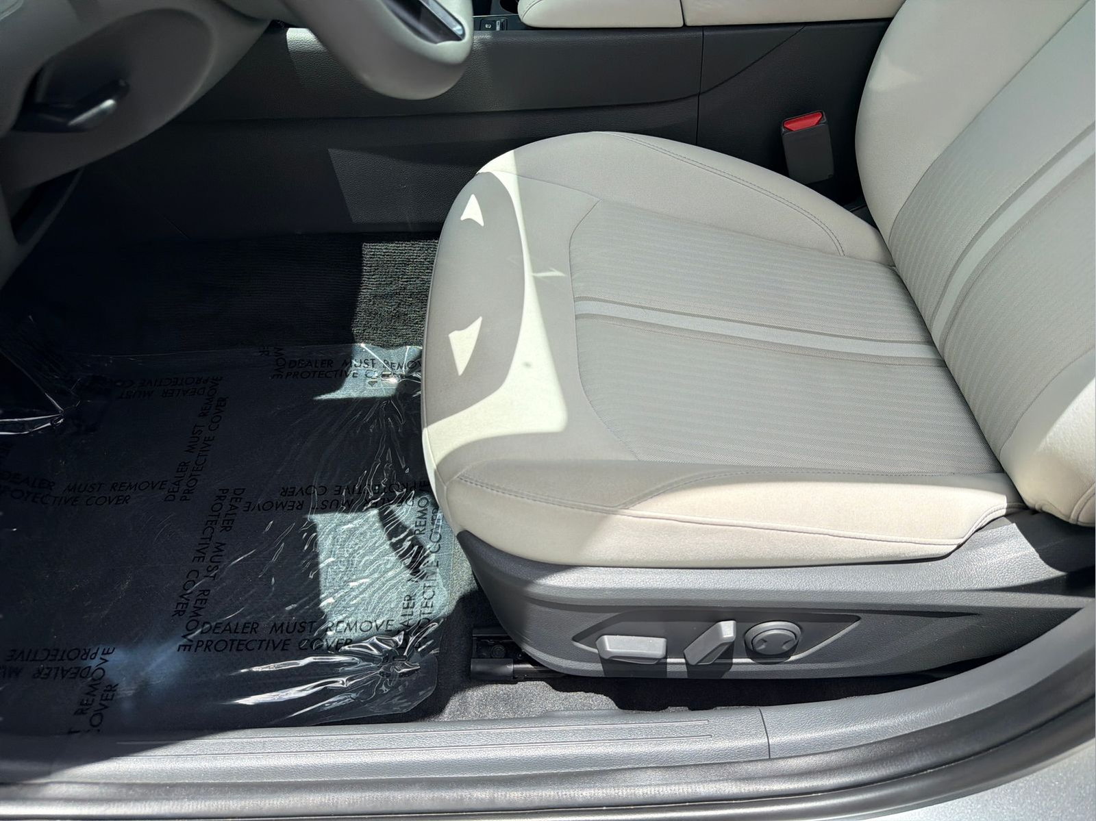 Used 2024 Silver Hyundai SEL image 28