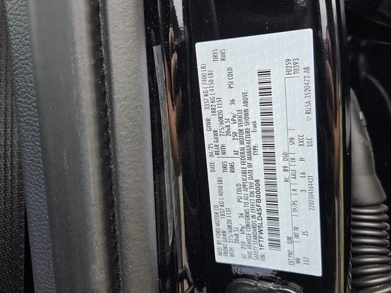 Used 2025 Agate Black Metallic Ford LARIAT image 18