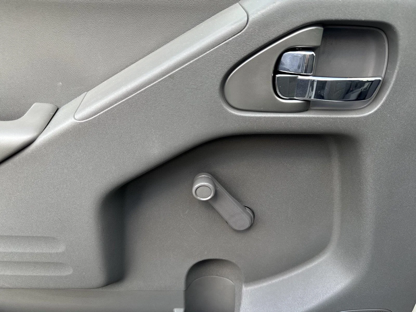 Used 2019 Glacier White Nissan S image 17
