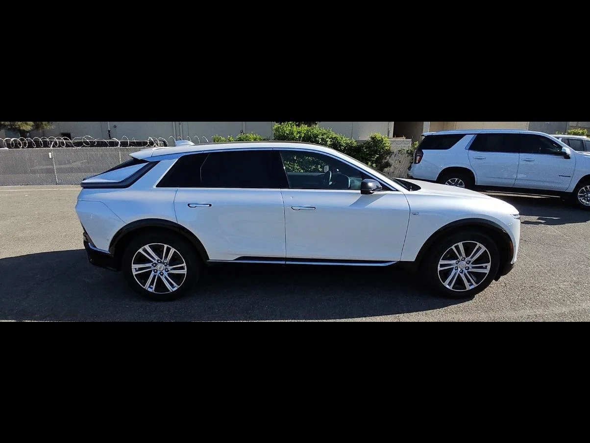 Used 2024 Crystal White Tricoat Cadillac Tech image 20