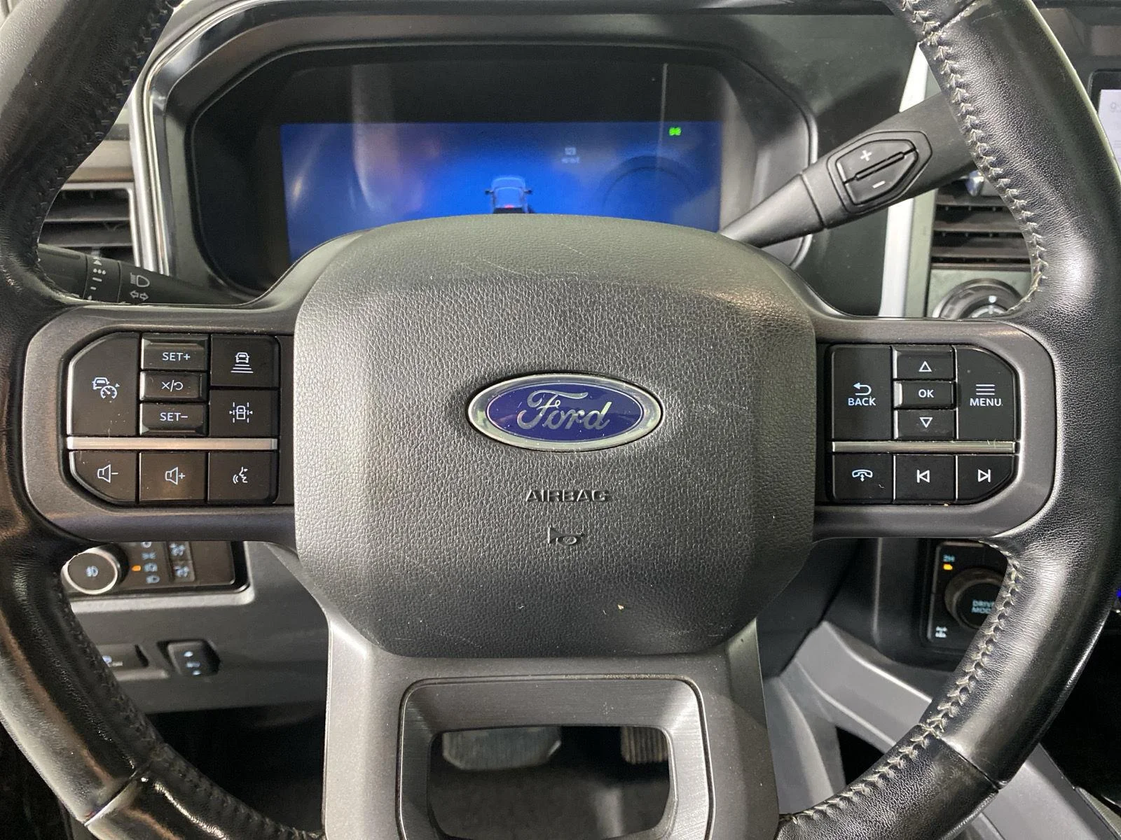 Used 2024  Ford LARIAT image 16