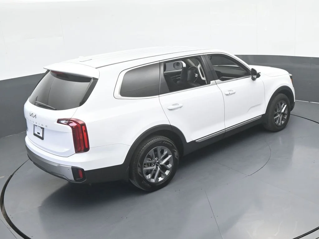 Used 2025 Glacial White Pearl Kia LX image 53