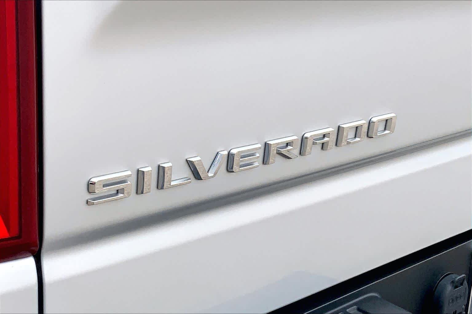 Used 2021 Silver Ice Metallic Chevrolet RST image 31
