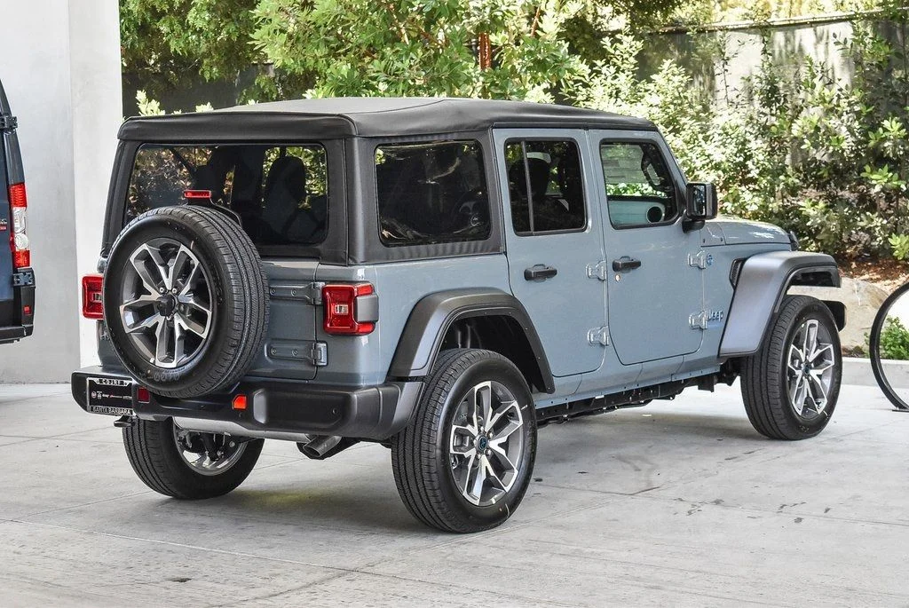 New 2025 Anvil Clearcoat Jeep Sport S 4xe image 6
