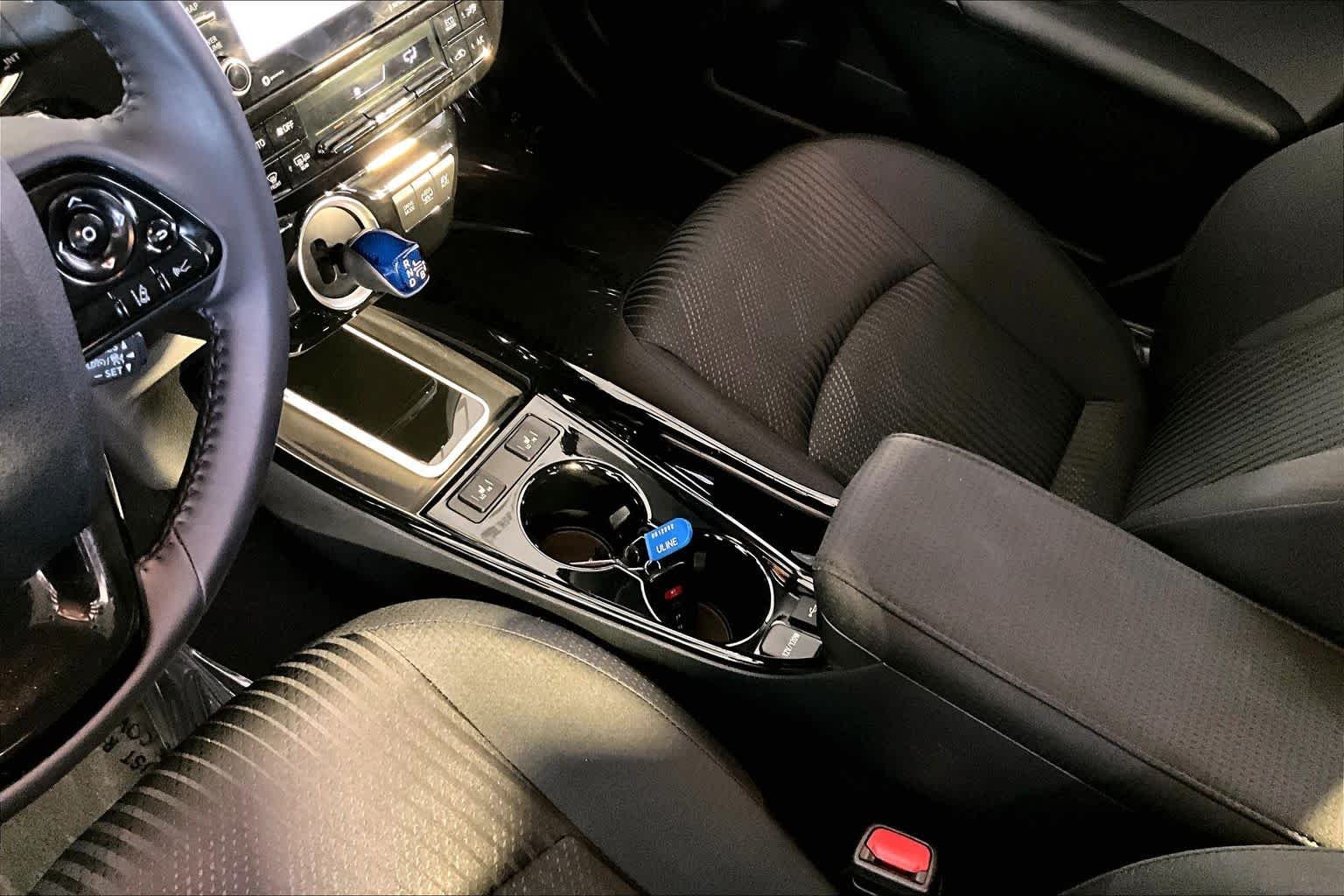 Used 2022 Wind Chill Pearl Toyota LE image 16