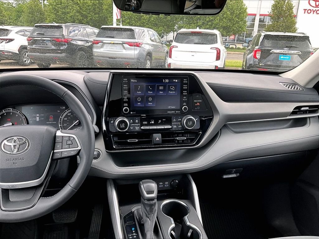 Used 2022 Beige Toyota XLE image 19