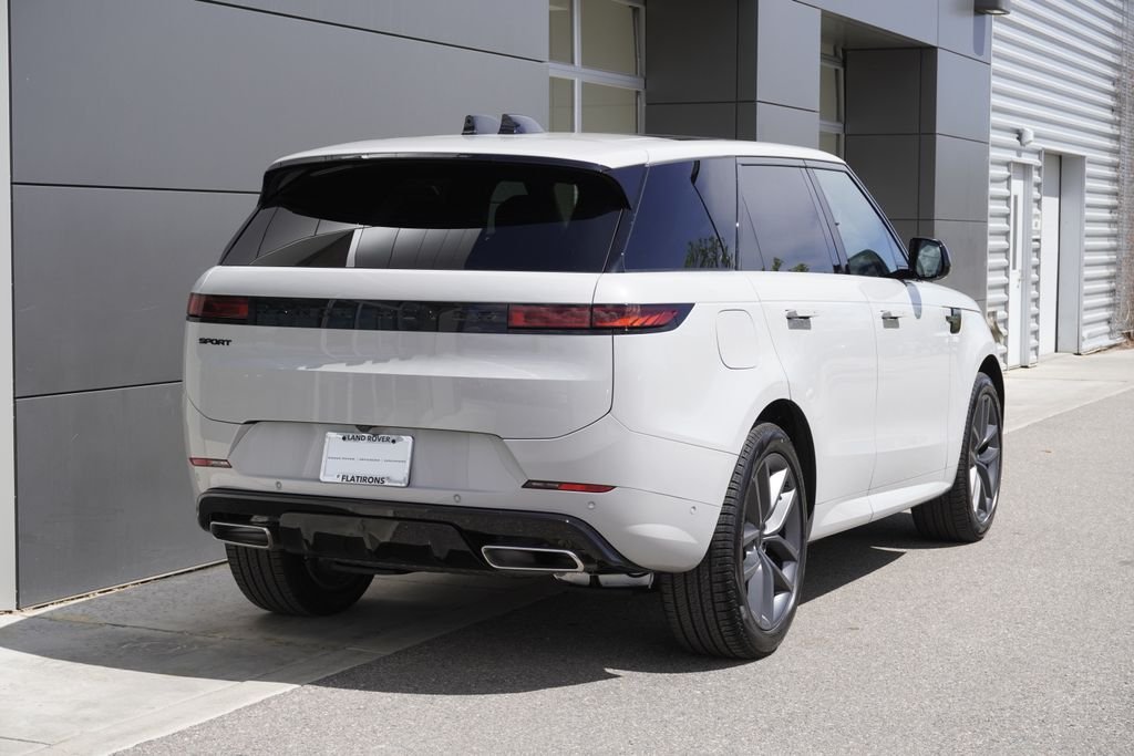 New 2026 Borasco Grey Land Rover Dynamic SE image 2