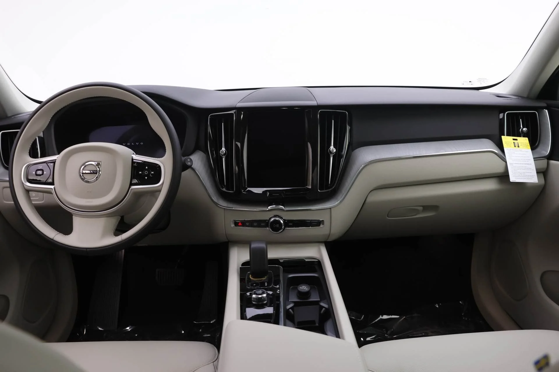 2025 Volvo XC60 Plus - Photo 8