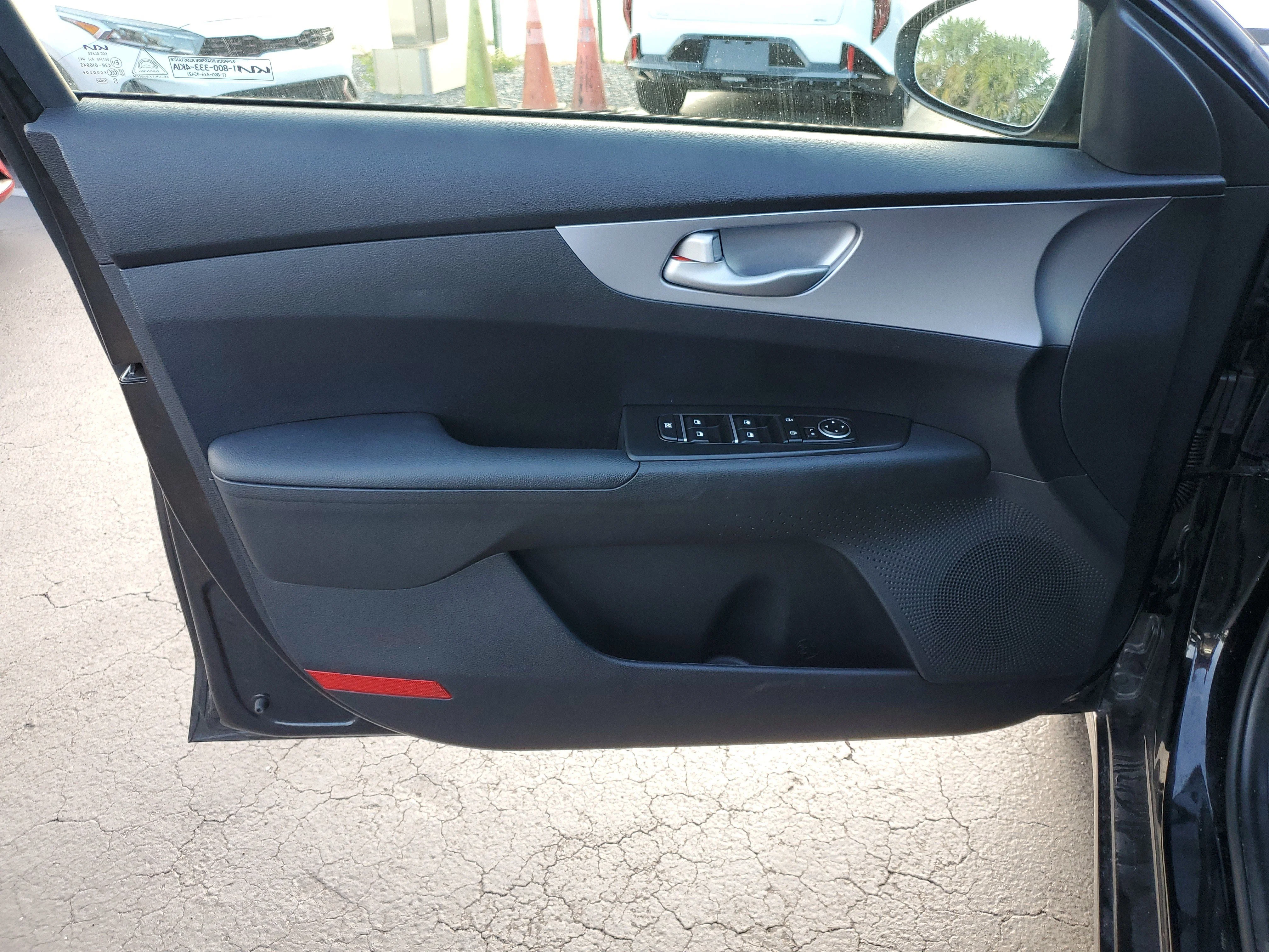 New 2022 Aurora Black Kia LXS image 14