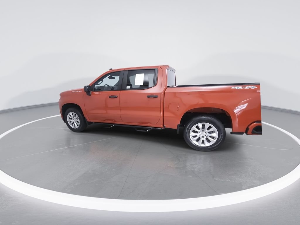 Used 2021 Red Chevrolet Custom image 5