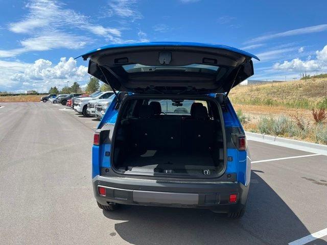 New 2026 Hydro Blue Pearlcoat Jeep Laredo image 21