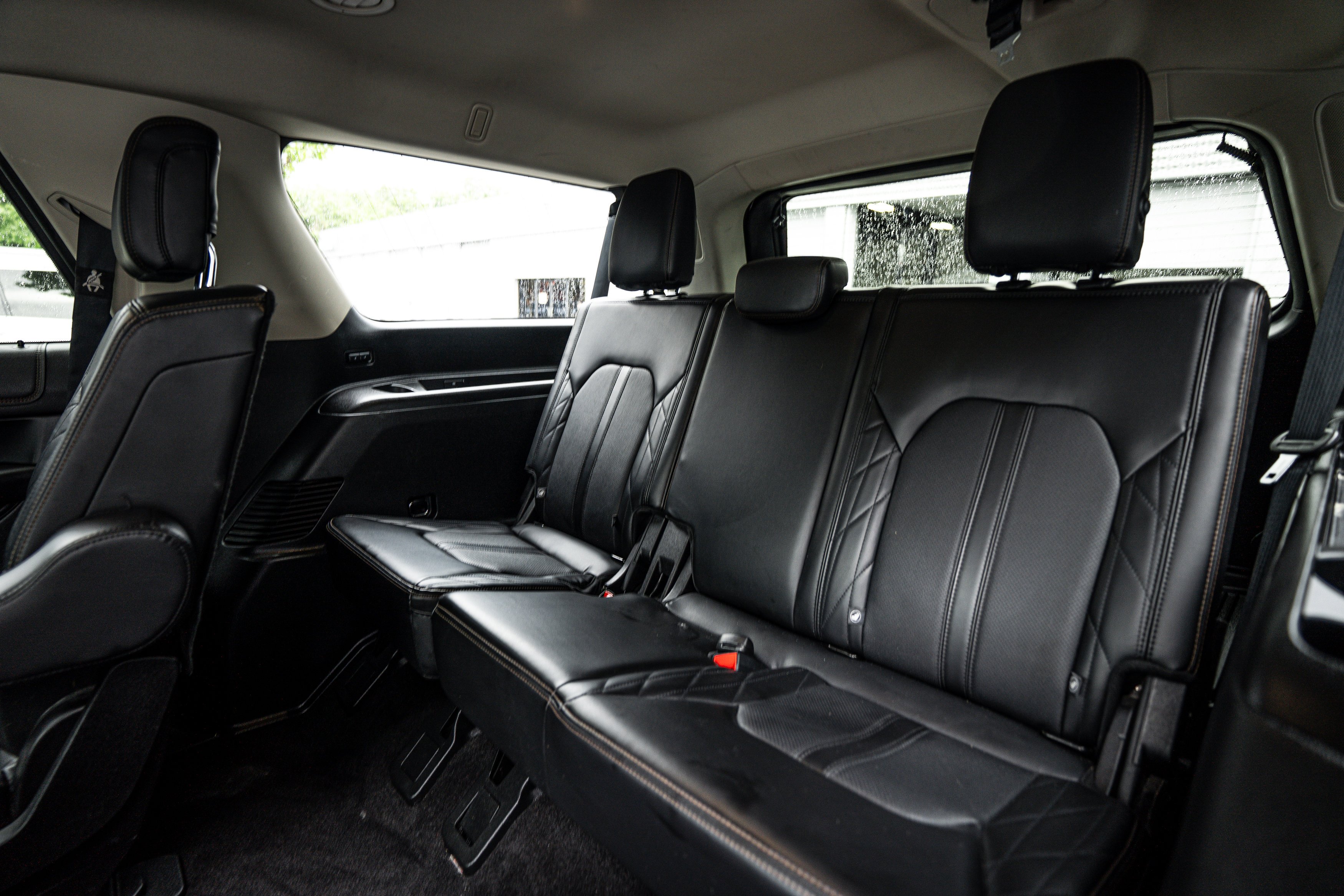 Used 2019 White Platinum Metallic Tri-Coat Ford Platinum image 17