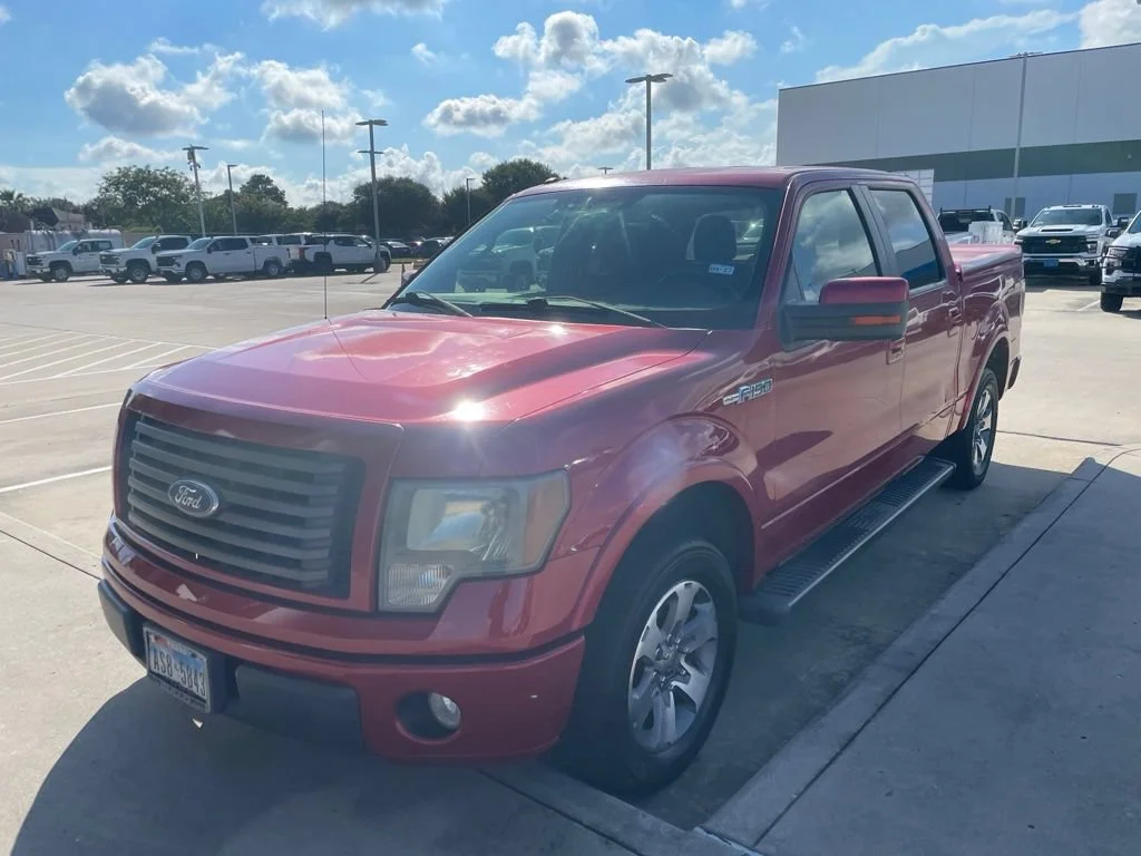 Used 2010 Red Ford XLT image 1