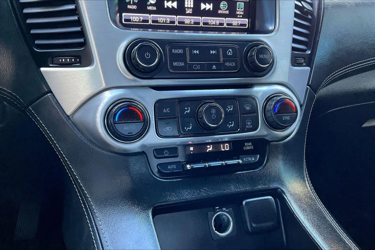 Used 2018 Onyx Black GMC SLE image 30