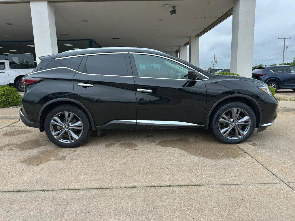 Used 2021 Magnetic Black Pearl Nissan Platinum image 7